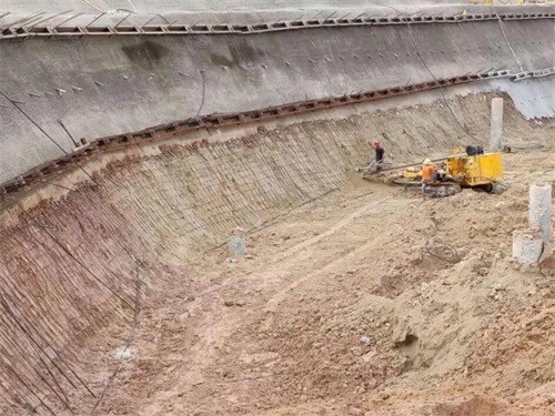 垦利基坑边坡加固